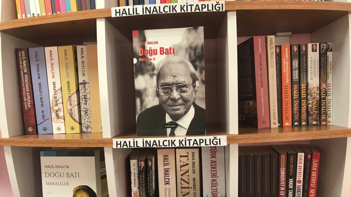 TUBİTAK 2204 kapsamında okulumuz kütüphanesinde Halil İnalcık kitaplığı oluşturulmuştur.